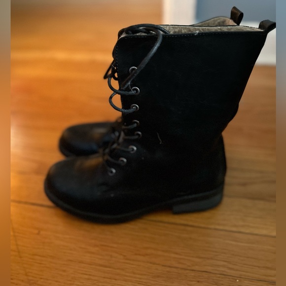Women’s mid calf faux leather lace up boots - Picture 3 of 3